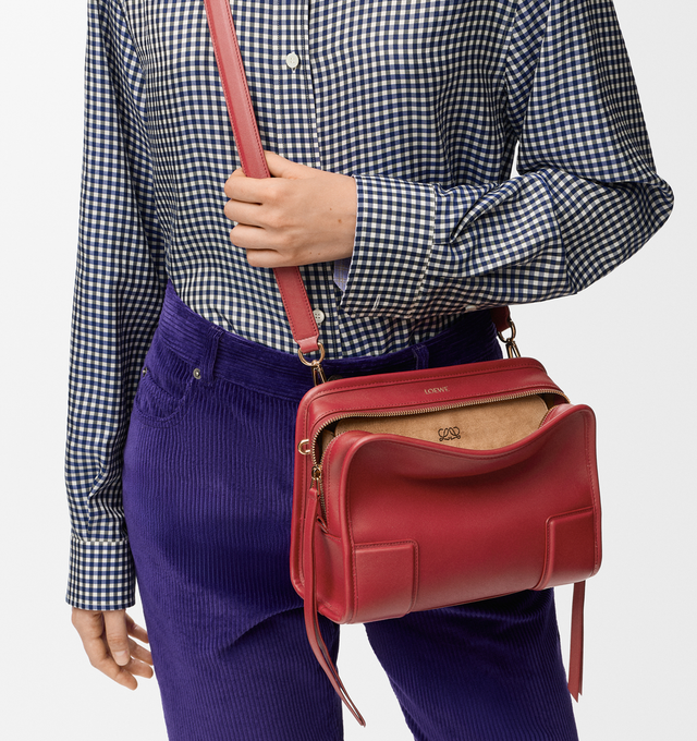 Image 3 of 18 - RED - Loewe Small Amazona 180 Bag in leather features a relaxed silhouette anchored by a single toron top handle, designed to be carried open, while a concealed closure secures the main compartment, three carry options: short handle, removable shoulder strap and crossbody, zip closure with two leather zip pullers, two compartments, main compartment closed with magnetic closure, internal flat pocket, left side d-ring for customization, nappa lambskin lining, and embossed double L branding. Le 
