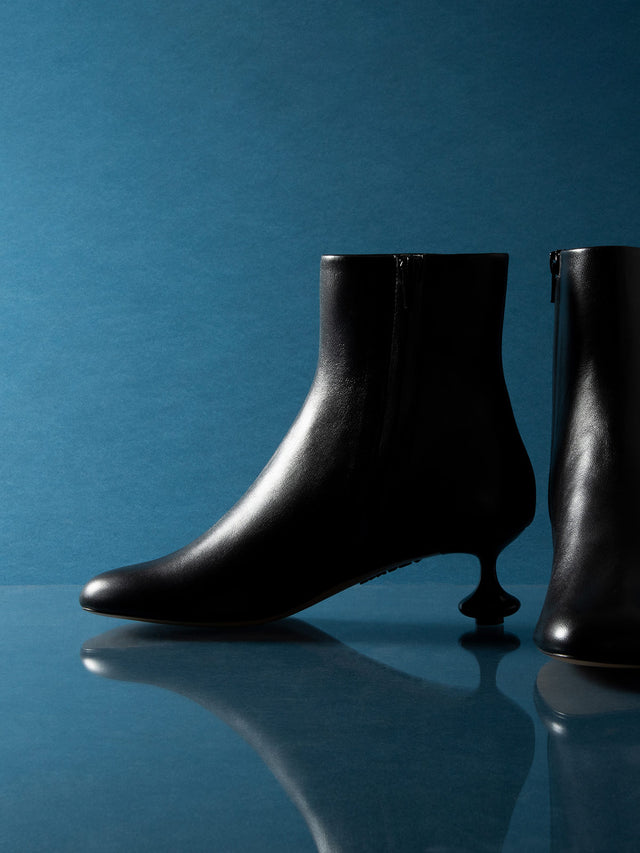 Loewe Ankle bootie crafted in nappa lambskin featuring iconic petal-shaped toe and lacquered 45mm toy heel 