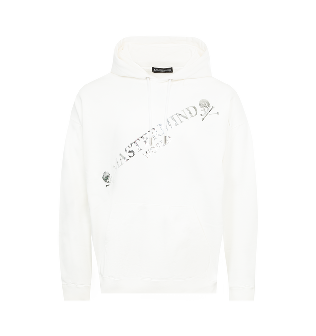 WHITE - MASTERMIND JAPAN Logo Hoodie featuring logo print to the front, skull print to the rear, drawstring hood, drop shoulder, long sleeves, front pouch pocket and ribbed cuffs and hem. 100% cotton.