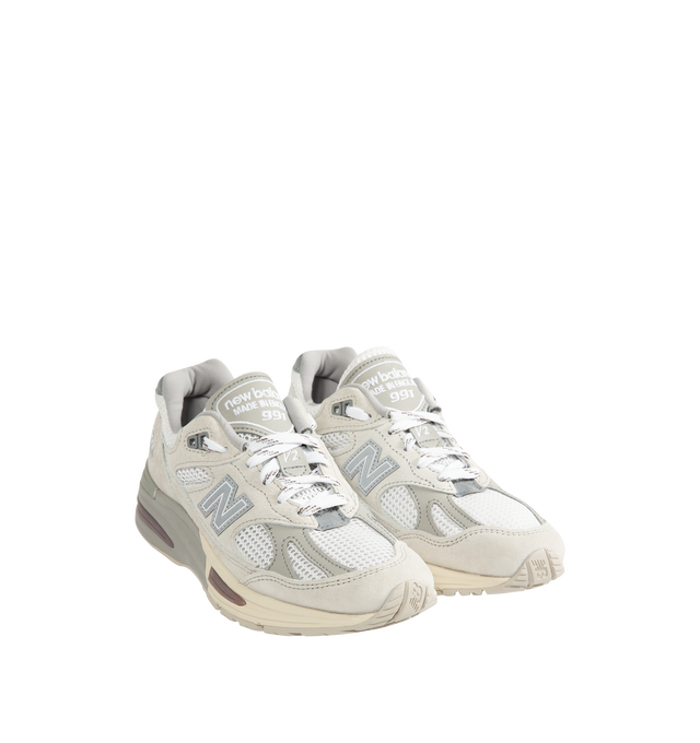Image 2 of 5 - GREY - New Balance Unisex Made in UK 991v2 Sneakers is crafted in pigskin suede, mesh, and synthetic materials. Full-length FuelCell cushioning is paired with semi-translucent ABZORB SBS pods and an ENCAP midsole, while reflective details, a debossed "N" logo, and embroidered tongue branding complete the design. Upper: Pigskin Suede, Mesh, and Synthetic Materials. Made in UK. *Unisex style in men's sizing. 