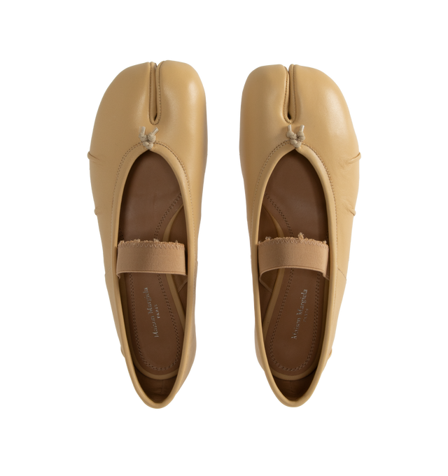 Image 4 of 4 - NEUTRAL - Maison Margiela Tabi Ballerina Flat crafted in leather with handmade folds, the ballerinas featuring a distressed elastic band and the Tabi split-toe, inspired by the traditional 15th century Japanese sock bearing the same name. 100% lamb leather. Made in Italy. 