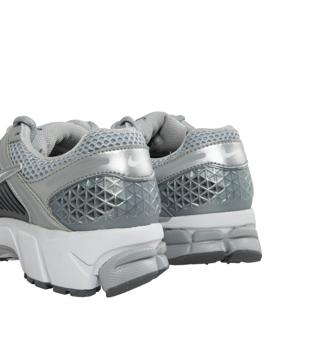 Image 3 of 5 - GREY - NIKE ZOOM VOMERO 5 features grey mesh with TecTuff and grey utilitarian overlays that are breathable and durable, cushlon foam with Zoom Air cushioning and rubber tread. 