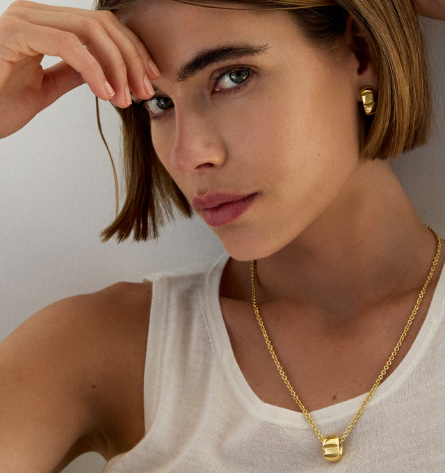 Image 2 of 2 - GOLD - Pamela Zamore Veda gold ring necklace finely crafted in Rhode Island from hand-finished 18k gold in a 20mm length. Veda is an exploration of contrast and wholeness. Carefully shaped sandblasted valleys are carved from smooth polished gold, resulting in pieces that are modern and classic, masculine and feminine. Hirshleifers offers a range of pieces from this collection in-store. For personal consultation and detailed information about jewelry, please contact our dedicated stylist team  