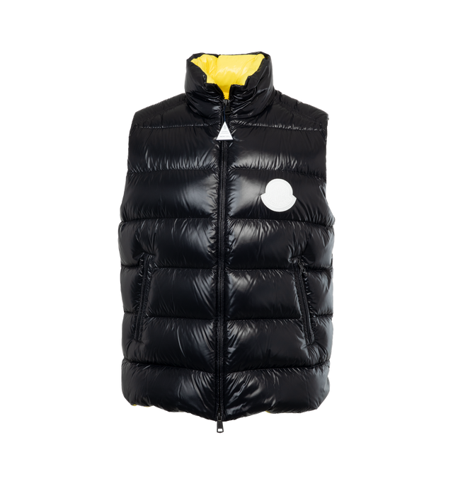 BLACK - MONCLER PARKE VEST is made from recycled nylon laqu, a lightweight fabric is down proof and water-repellent. The classic puffer vest features a logo patch on the chest, recycled lightweight nylon laqu lining, down-filled, zipper closure, zipped pockets and felt logo patch. Regular fit. Straight cut.EXTERIOR: 100% Polyamide / Nylon LINING: 100% Polyamide / Nylon PADDING: 90% Down, 10% Feather