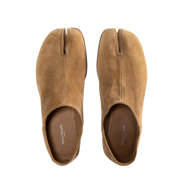 Image 4 of 4 - NEUTRAL - MAISON MARGIELA Tabi Babouches Shoes featuring Camel leather babouche, Tabi split toe, dual-wear soft heel and white stitching at the back. 100% camel leather. Made in Italy. 