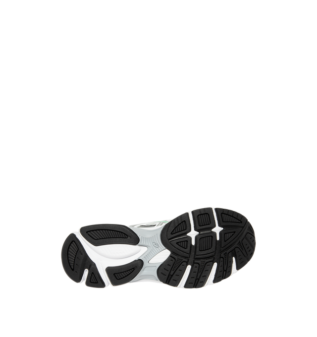 Image 4 of 5 - WHITE - Asics Men's GEL-STRATUS MC Sneakers feature an air mesh upper with synthetic leather overlays for breathable comfort, durability, and a technical-inspired look. Drawing from the brand's 2010s running heritage, these lifestyle sneakers combine rearfoot GEL technology with a cushioned midsole for enhanced shock absorption and everyday comfort. Main Material: Synthetic Leather and Mesh. Sole: Rubber.  