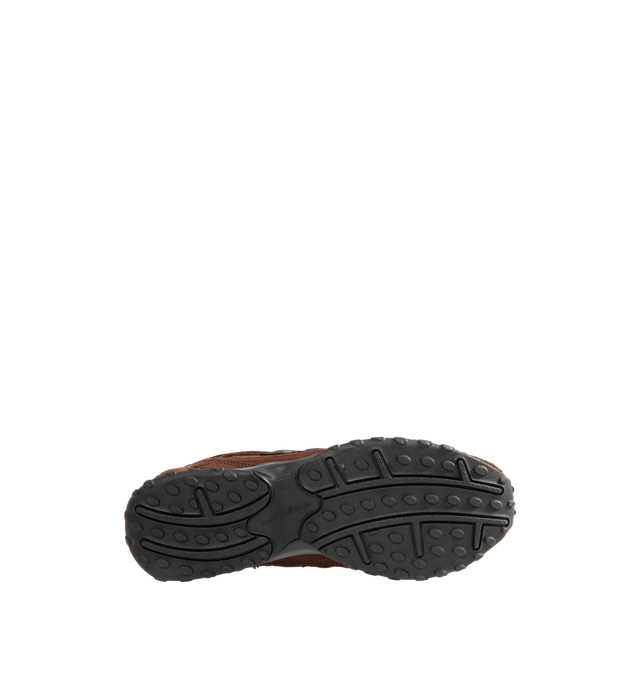 Image 4 of 5 - BROWN - New Balance 204L Sneakers feature an interpretation of 2000s running-inspired style, blending the slim proportions of vintage 1970s running shoes with modern technical detailing. Crafted with a premium suede upper, this low-profile silhouette draws inspiration from iconic New Balance designs past and present, resulting in a look that feels both familiar and contemporary. Distinctive arced overlays, screen-printed saddle graphics, and a double-stacked suede "N" logo add visual depth, 