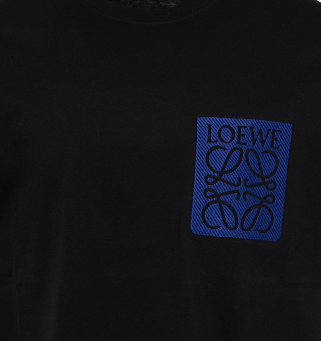 BLACK - LOEWE Relaxed Fit T-shirt featuring relaxed fit, regular length, crew neck, ribbed collar, short sleeves amd Trompe l�oeil LOEWE Anagram patch pocket embroidery placed on the chest. 100% cotton. 