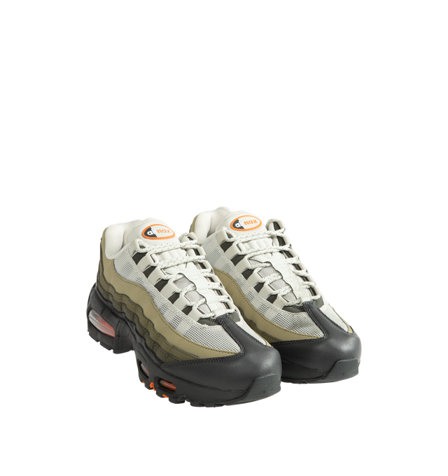 Image 2 of 5 - GREEN - Nike Men's Air Max 95 Big Bubble Casual Shoes revive the iconic 1995 silhouette with a construction restored to original specifications. Inspired by human anatomy, the layered upper combines mesh and leather panels for a balance of breathability, comfort, and structure, while reflective details enhance visibility and signature style. An enlarged heel Air unit pairs with visible forefoot Air cushioning for plush comfort and authentic OG appeal. Flex grooves in the sole promote a natura 