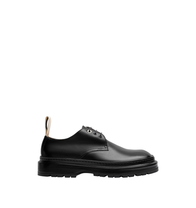 BLACK - JACQUEMUS Les Derbies Pavane Shoes featuring polished leather derbies, round toes, square and circle eyelets, waxed cotton laces, topstitching details, embroidered grosgrain puller, embossed logo on insole and notched rubber soles. 100% cowskin. Sole: 100% rubber. Made in Italy.