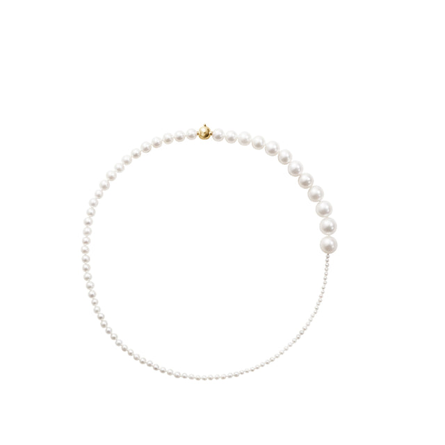 WHITE - SOPHIE BILLE BRAHE petite Peggy bracelet in 14k yellow gold with fresh water pearls and a clasp fastening. Freshwater pearls: China. Made in Denmark. 