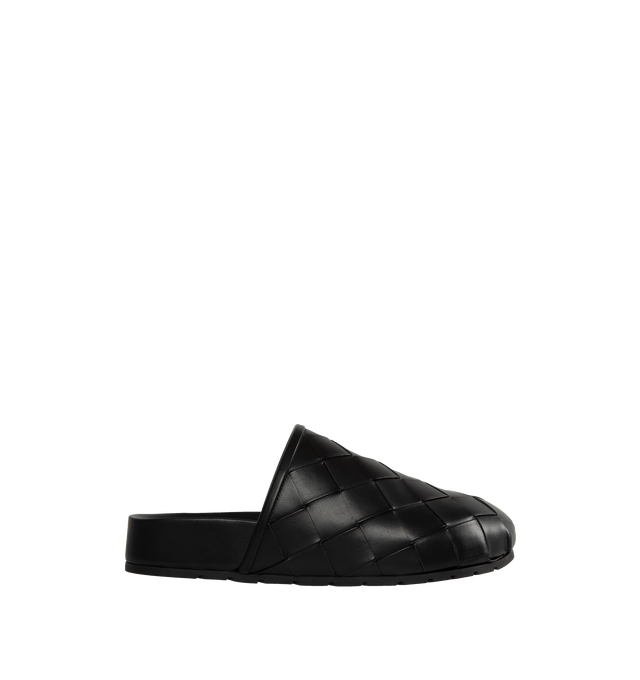 BLACK - BOTTEGA VENETA Reggie Woven Leather Mule Clogs featuring signature woven intreccio leather, flat heel, round toe, easy slide style and rubber outsole. Lining: leather. Made in Italy.