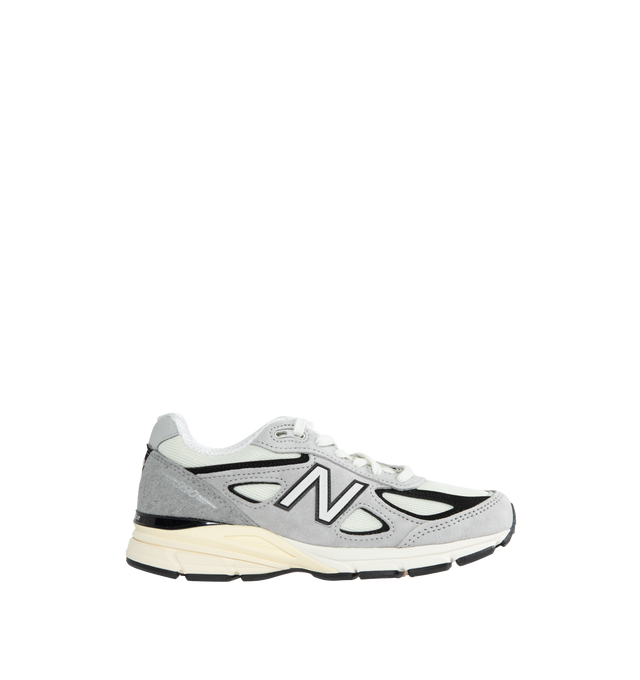 GREY - NEW BALANCE MADE in USA 990v6 features a white mesh upper, with black synthetic overlays, and a 'grey matter' suede mudguard, ENCAP midsole cushioning, padded collar and lace up style.