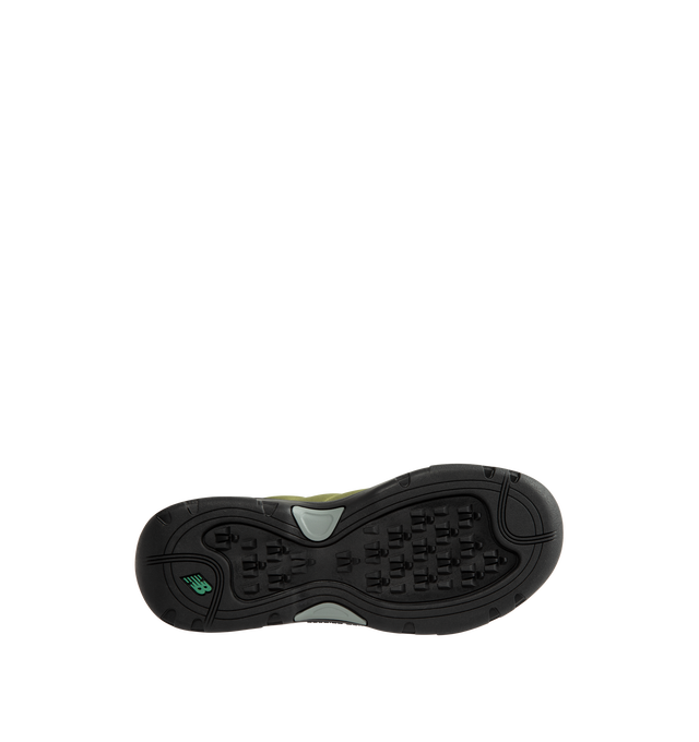 Image 4 of 5 - GREEN - New Balance Unisex TL900 is crafted with a suede and mesh upper and features a trail walking-inspired design that draws from New Balance's outdoor heritage. This modern update to a classic trail walking boot balances everyday comfort with rugged versatility, while a contemporary hardware N logo adds a distinctive finishing touch. Designed for daily wear and outdoor exploration alike, the silhouette delivers a supportive and comfortable feel throughout the day. Upper: Suede and Mesh. W 