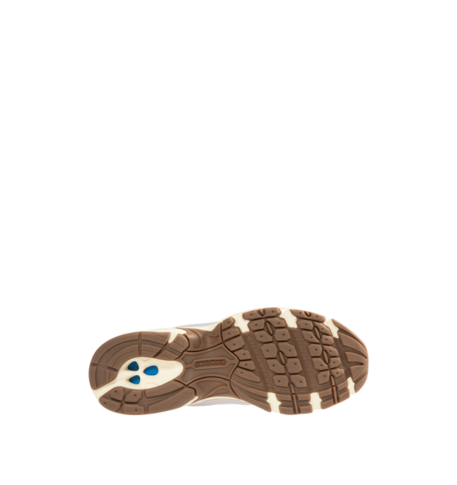 Image 4 of 5 - GREY - NEW BALANCE 530 Sneaker featuring mesh and textile upper with rubber sole, lace-up front, ABZORB midsole cushioning for compression resistance, signature N logo patches at side panels and padded low-cut collar with back pull-tab. 