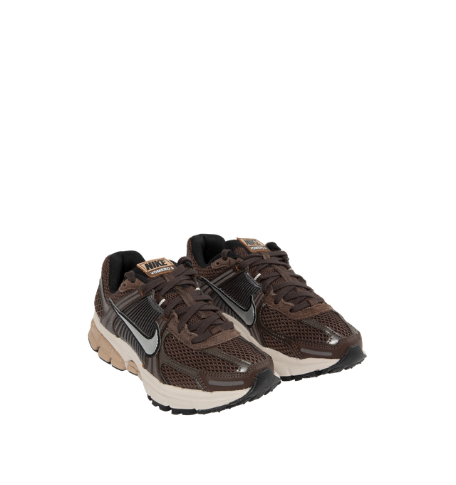 Image 2 of 5 - BROWN - Nike Zoom Vomero 5 feaures Mesh with TecTuff and utilitarian overlays that are breathable and durable, cushlon foam with Zoom Air cushioning and rubber tread. 