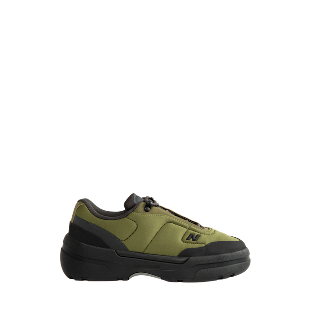 Image 1 of 5 - GREEN - New Balance Unisex TL900 is crafted with a suede and mesh upper and features a trail walking-inspired design that draws from New Balance's outdoor heritage. This modern update to a classic trail walking boot balances everyday comfort with rugged versatility, while a contemporary hardware N logo adds a distinctive finishing touch. Designed for daily wear and outdoor exploration alike, the silhouette delivers a supportive and comfortable feel throughout the day. Upper: Suede and Mesh. W 