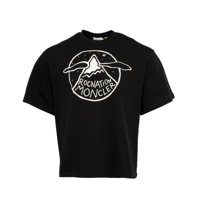 BLACK - MONCLER GENIUS MONCLER X ROC NATION BY JAY-Z T-SHIRT is a short sleeve shirt that features the label of both brands on the center chest. Fits true to size. 100% cotton.