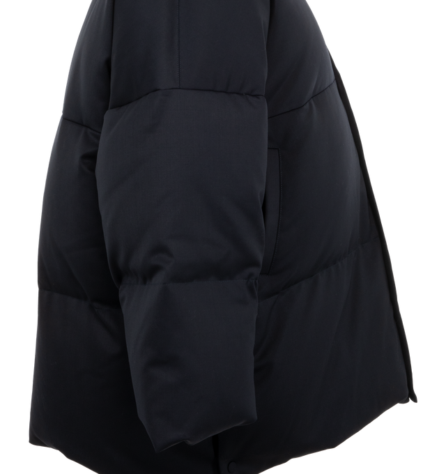 Image 3 of 4 - NAVY - Alaa Oversized puffer jacket in blue virgin wool blend with nylon lining and down filling. It features high collar, double press-stud closure, two side welt pockets and side press-stud openings. Oversized fit. Material: 98% Virgin Wool, 2% Elastane.Made in Italy. 