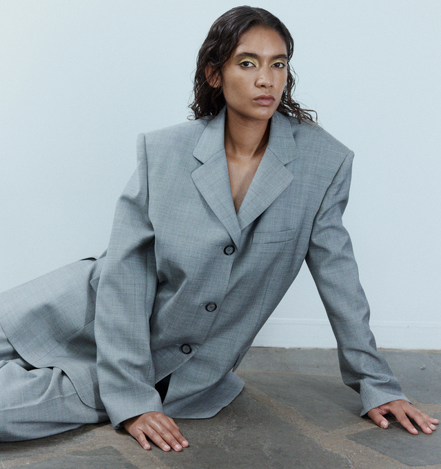 Image 3 of 3 - GREY - Magda Butrym classic oversized blazer in a shorter, boxier shape. Featuring classic detailing like wide shoulders, single horn buttons and lapels, this blazer is perfect for those who want the oversized look with a slightly more closed effect. Shell is 98% wool, 2% elastane. Lining is 100% silk. 