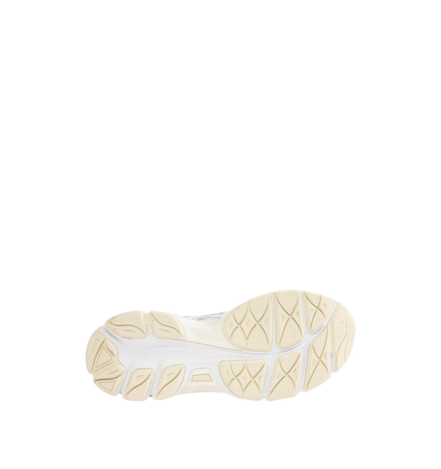 Image 4 of 5 - WHITE - ASICS Gel-Cumulus 16 Sneaker featuring breathable mesh underlays, 2010s design aesthetics, FLUIDRIDE technology, rearfoot and forefoot GEL technology and lace up closure.  