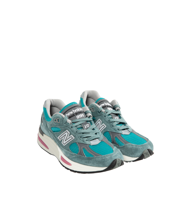 Image 2 of 5 - GREEN - NEW BALANCE Made in UK 991v2 Sneaker featuring FuelCell foam, ENCAP midsole cushioning, semi-translucent ABZORB SBS pods, N logo features debossed line details, reflective details, embroidered v2 tongue branding, mesh upper and pigsuede and synthetic overlays. 