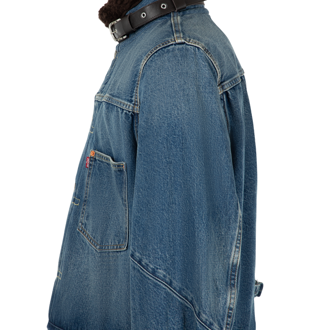 Image 3 of 5 - BLUE - Sacai X Levi's Men's Denim Jacket are crafted from a medium-dark wash cotton denim paired with contrasting plush faux-shearling/sherpa accents at the collar, cuffs, and hem. Main Material: 100% Cotton. Made in Japan. 