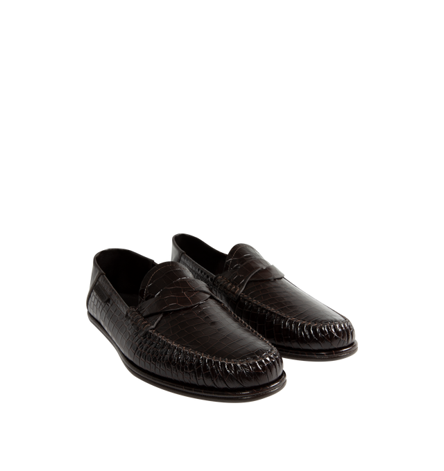 Image 2 of 5 - BROWN - Tom Ford Men's Soft Printed Alligator Sebastian Loafer is crafted from soft printed alligator-effect calf leather and features a distinctive twisted band detail. Designed as a soft loafer with a collapsible back, this versatile style can also be worn as a sabot. The refined silhouette is finished with a leather lining and a durable leather and rubber sole. Main Material: 100% Calf Leather. Lining: 75% Kid Leather, 25% Calf Leather. Sole: 70% Rubber, 30% Calf Leather. Made in Italy. 