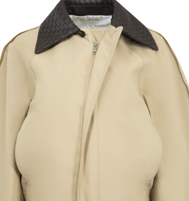 Image 4 of 4 - BROWN - BOTTEGA VENETA in lightweight cotton featuring water-repellent finish, an Intrecciato leather collar, detachable Intrecciato leather throat latch, zipper and button closure, fully lined and relaxed fit. 100% cotton. Made in Italy 