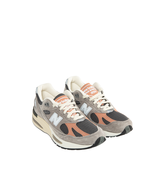 Image 2 of 5 - GREY - NEW BALANCE Made in UK 991v2 Sneaker featuring pigsuede and synthetic overlays, nylon mesh, FuelCell foam, ENCAP midsole cushioning combines lightweight foam with a durable polyurethane rim, semi-translucent ABZORB SBS pods, N logo features debossed line details, reflective details  and embroidered v2 tongue branding. 