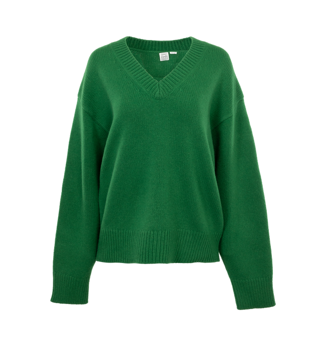 GREEN - TOTEME V-neck sweater knitted from soft wool with a touch of cashmere featuring a spacious silhouette with dropped shoulders, extra long rounded arms and subtle yet sculptural volume at the back. 90% Wool, 10% cashmere.