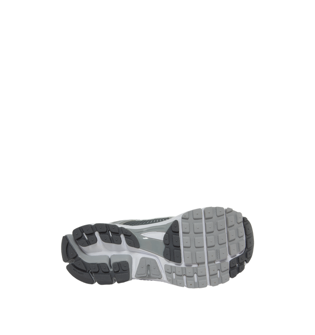 Image 4 of 5 - GREY - NIKE ZOOM VOMERO 5 features grey mesh with TecTuff and grey utilitarian overlays that are breathable and durable, cushlon foam with Zoom Air cushioning and rubber tread. 