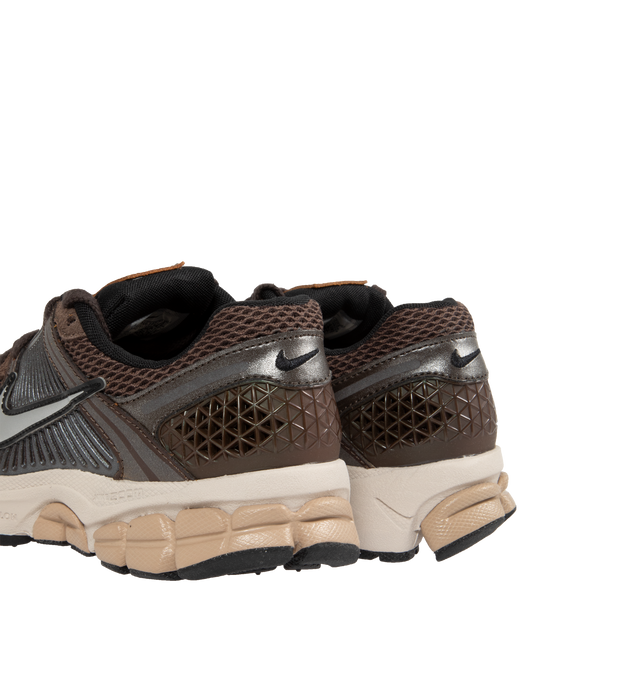 Image 3 of 5 - BROWN - Nike Zoom Vomero 5 feaures Mesh with TecTuff and utilitarian overlays that are breathable and durable, cushlon foam with Zoom Air cushioning and rubber tread. 