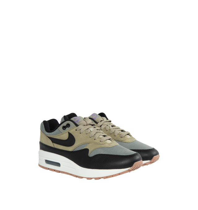 Image 2 of 5 - MULTI - NIKE AIR MAX 1 SC features an upper that combines suede and textile for a durable yet lightweight design, plush and comfortable, Max Air cushioning has just the right amount of support. The rubber waffle outsole adds durable traction and a padded low-cut collar. 