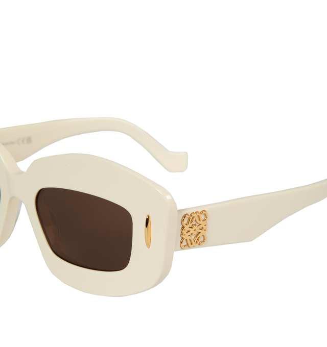 Image 3 of 3 - WHITE - Loewe Screen sunglasses in acetate with a LOEWE signature on the arm and 100% UVA/UVB protection. Made in Italy. 