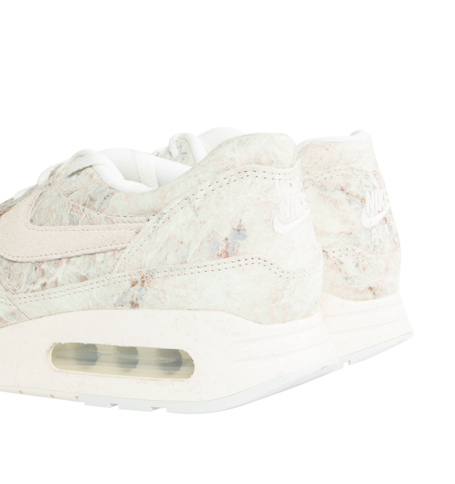 Image 3 of 5 - WHITE - NIKE AIR MAX 1 '86 OG features the 4-window design, synthetic upper, water resistance in all-weather conditions, traction for the Course and updated traction pattern. 