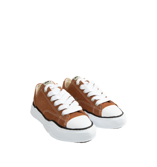Image 2 of 5 - BROWN - Maison Mihara Yasuhiro Peterson Original Sole Suede Low-Top Sneakers are crafted from cow leather and feature the brand's signature hand-sculpted original sole, modeled in clay by designer Mihara. Designed with the classic Peterson silhouette, this low-top sneaker combines a premium leather upper with the label's distinctive artisanal sole construction. Main Material: Upper: Suede Leather. Sole: Rubber. 