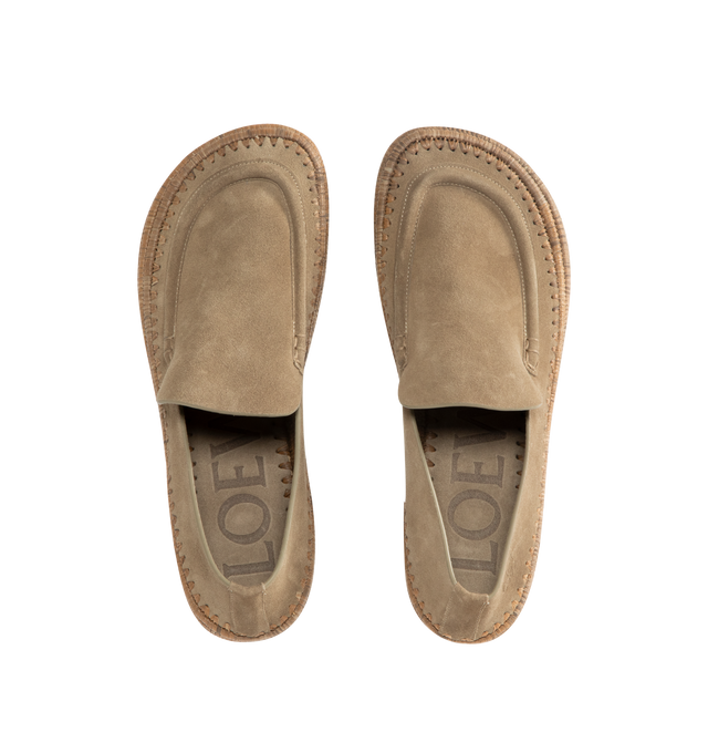 Image 5 of 5 - BROWN - LOEWE PAULA'S IBIZA Rio Loafer in suede and raffia featuring handcrafted raffia embroidery and a deconstructed upper, padded leather insole, anagram embossed rubber outsole and anagram embossed on the side. Suede/raffia. Made in Spain. 