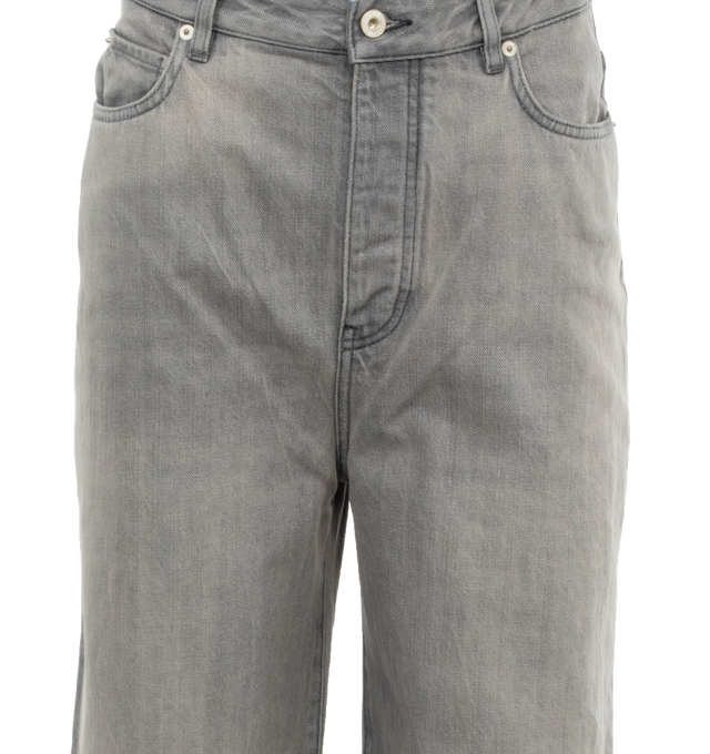 Image 3 of 3 - GREY - LOEWE  Jeans crafted in medium-weight cotton denim in a regular fit, long length, high waist, slouchy leg, concealed button fastening, five pocket style with LOEWE embossed leather patch placed at the back. 