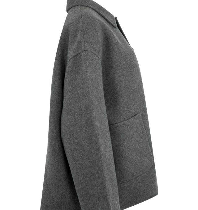 Image 3 of 3 - GREY - EXTREME CASHMERE Maker Jacket featuring double-faced cashmere, two patch pockets, a pointed collar and five button closure in corozo. 70% wool, 30% cashmere. 
