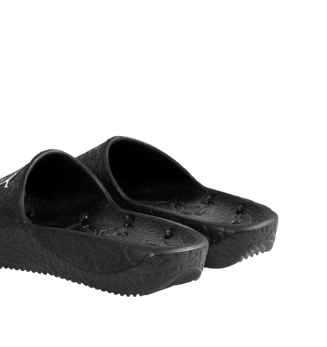 Image 3 of 4 - BLACK - JORDAN Franchise Shower Slides featuring a single piece of robust yet flexible foam, quick-drying, drainage holes throughout the outsole, a raised elephant print that helps add traction to the footbed, herringbone tread pattern on the foam outsole and Jumpman branding. 