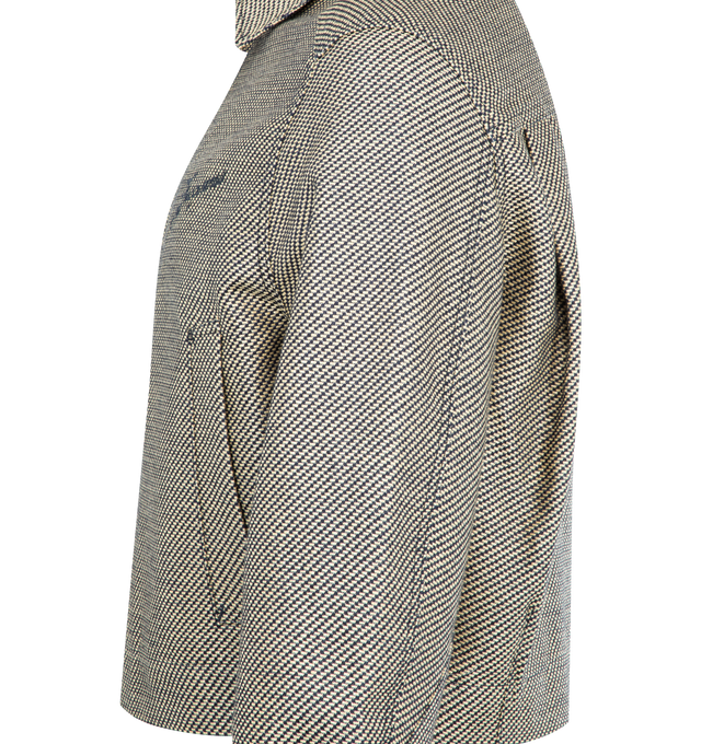 Image 3 of 3 - BROWN - JACQUEMUS Canevas de-Nmes Denim Jacket featuring zipped denim jacket, boxy fit, soft woven raffia and denim, pointed collar, contrast bartacks, zipped closure with long puller, laser-printed logo on the chest, long sleeves, large welt pockets, contrast horn buttoned cuffs, embroidered patch on the back and back yoke. Made in Italy. 