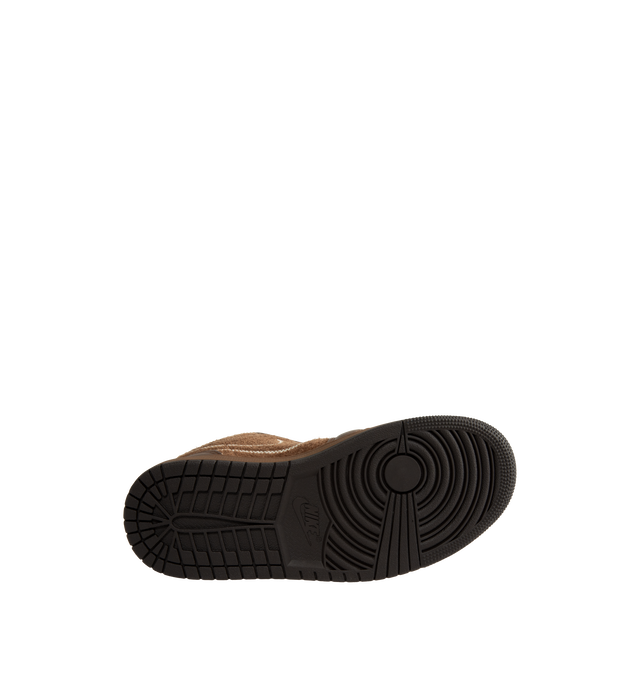 Image 4 of 5 - BROWN - Air Jordan 1 Low SE Women's Shoes pair the timeless design of the original AJ1 with premium materials and everyday comfort. Crafted with a genuine leather upper, this low-top silhouette is designed with Nike Air cushioning and a foam midsole for lightweight support, while a durable rubber outsole provides reliable traction. Main Material: Genuine Leather Upper. Cushioning: Nike Air Technology with Foam Midsole. Outsole: Rubber. 