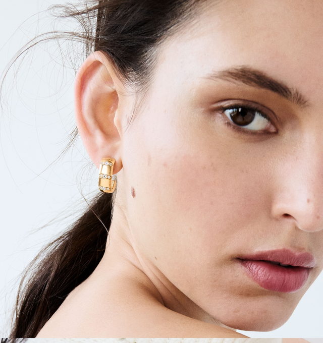 Image 3 of 3 - GOLD - Pamela Zamore Veda squared diamond hoop earrings, finely crafted in Rhode Island from hand-finished 18k gold with 0.48 ct diamond. Length 25mm, Width 8mm.  Veda is an exploration of contrast and wholeness. Carefully shaped sandblasted valleys are carved from smooth polished gold, resulting in pieces that are modern and classic, masculine and feminine. Hirshleifers offers a range of pieces from this collection in-store. For personal consultation and detailed information about jewelry, p 