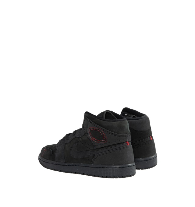 BLACK - JORDAN AIR JORDAN 1 MID SE CRAFT features leather and textiles in the upper offers durability and structure, Nike Air-Sole unit provides lightweight cushioning, rubber in the outsole gives you everyday traction, stitched-down Swoosh logo and has the signature Jumpman Air design on tongue.