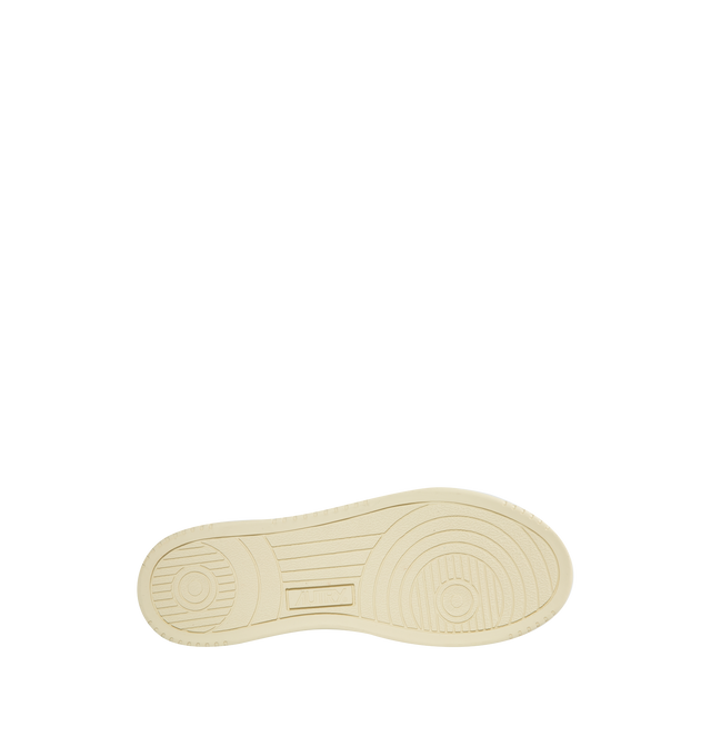 Image 4 of 5 - WHITE - AUTRY Medalist Low Sneaker featuring perforated toe, flat cotton laces, tonal label seamed on a textile tongue, padded ankle collar and back patch with embossed logo. Upper in leather and suede. Leather and cotton terry lining. 2 cm-high raised sockliner in leather. Color matched sole in rubber with logo. 